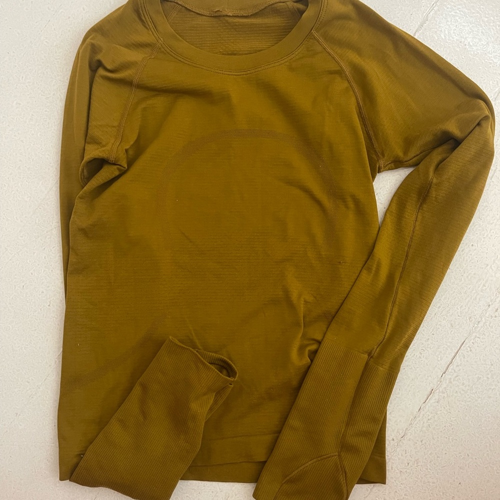 Lululemon Swiftly Tech Long Sleeve Shirt 2.0 
Race Length
